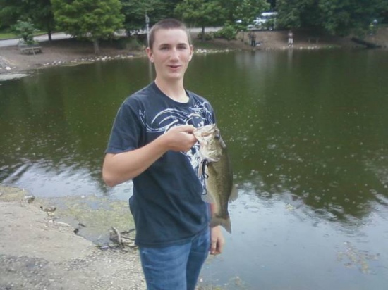 i caught this fish in side of Burdette Park in Evansville Indiana. it weighed close to 3lbs