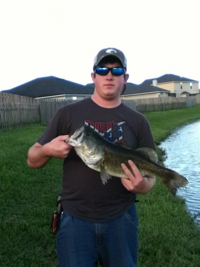 caught this hog 4ft from the bank. he was gittin some minnows and i pitched a pb&j jig with a rage craw on it. she bout took my rod for a swim. it wasnt a long fight but it was fun.