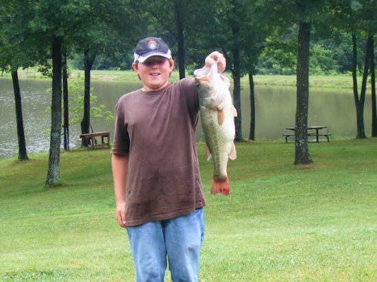 this was caught on july 4,2009 in missouri on my uncle toms farm i was using a bill dance signature lure..... your awesome.....!!!!!!