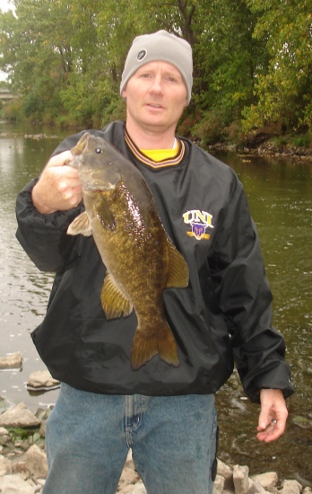 This Smallmouth was caught in the Shell Rock River in Northern Iowa late October 2008 on a Johnson Silver Minnow. The Length was 21 inches We did'nt want to stress the fish so we let it go. The scale was on the other side of the river. We estimate it was close to five pounds.