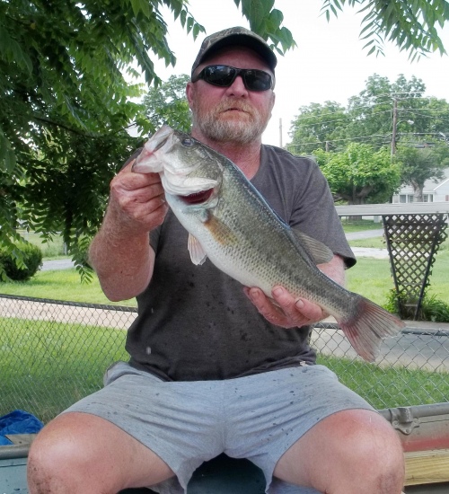 MY FIRST BASS OF 2011 ON SPRING MORNING IN APRIL AT ABMERAL  LAKE IN VA