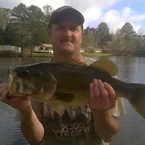 I caught this in Waverly Hall Georgia the lake in front of my house catch and release how you like this one bill I love you show man I wish you'd come down here and fish with me
