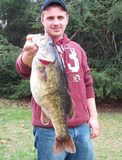 I caught this 8.9 lb smallmouth bass at nickajack lake in Tennessee on 4-5-09 it was 24