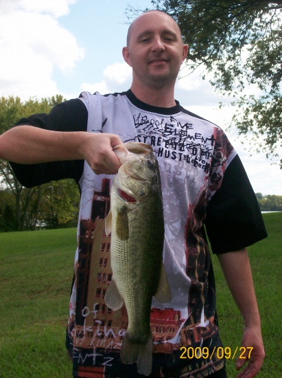 I caught this fish at Lock 4 in Gallatin,TN, and it weighed a whopping 5lbs