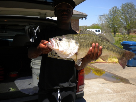 I was bass fishing at Lake Neomi in Canton Ms and caught this nice 9lb bass this morning