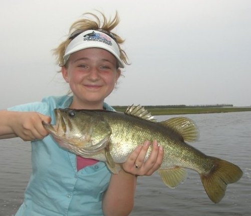 i caught this on lake Okeechobee. But our scale was broke :/ So i dont know how much it weighed.